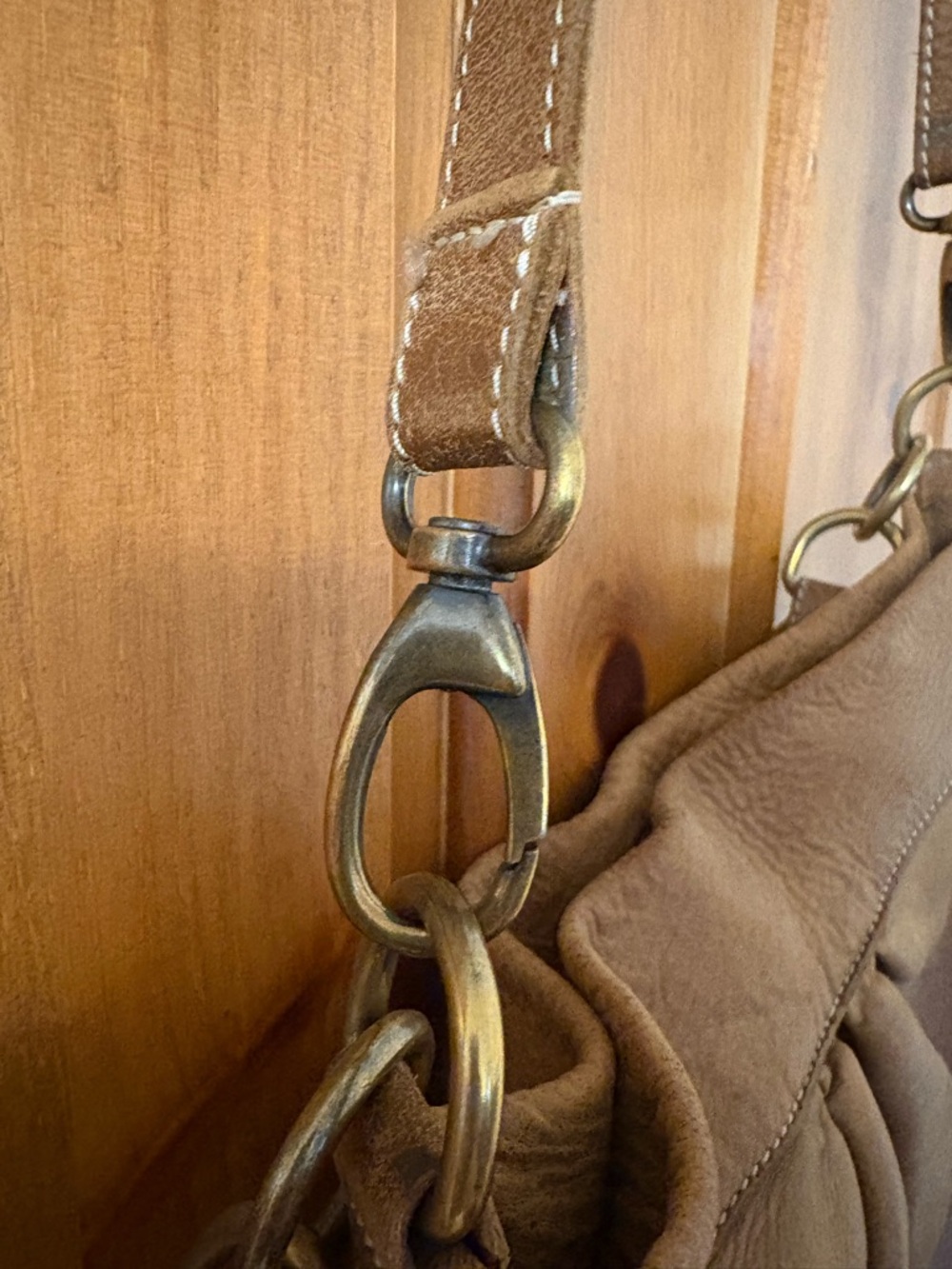 Roots Olivia Tan Leather Shoulder Bag with crossbody strap, made in Canada - Picture 4 of 16
